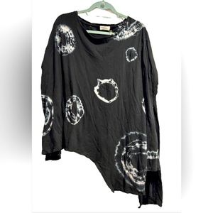 Krista Larson Asymmetrical T-Shirt Long Sleeve Tie Dye Shirt, Black/White, OS